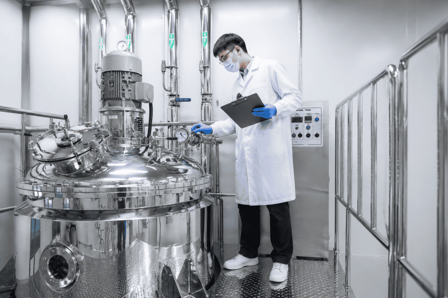 Stainless steel chemical reactor and process control inspection